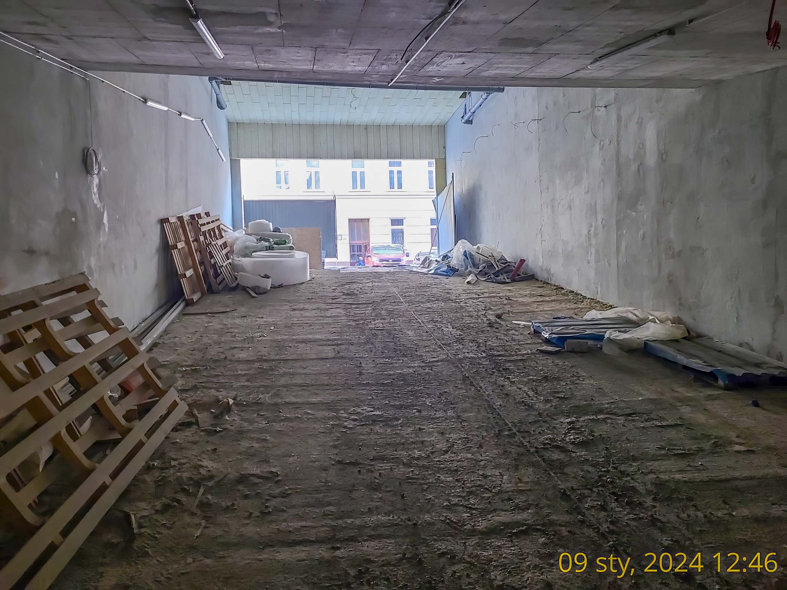 Wjazd do parkingu podziemnego we wnętrzu kwartału 36 od strony ulicy Małkowskiego